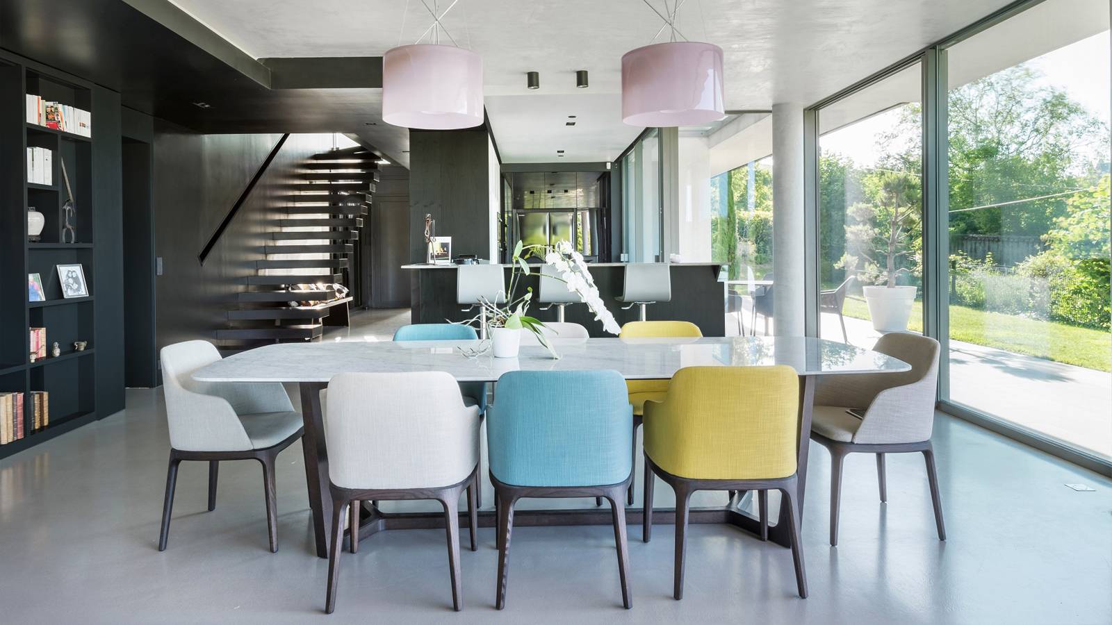 Un intérieur contemporain et sa décoration d’une villa d’architecte à Mougins