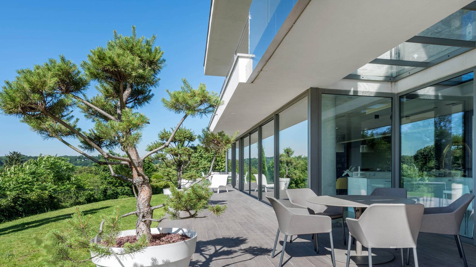 Un intérieur contemporain et sa décoration d’une villa d’architecte à Mougins