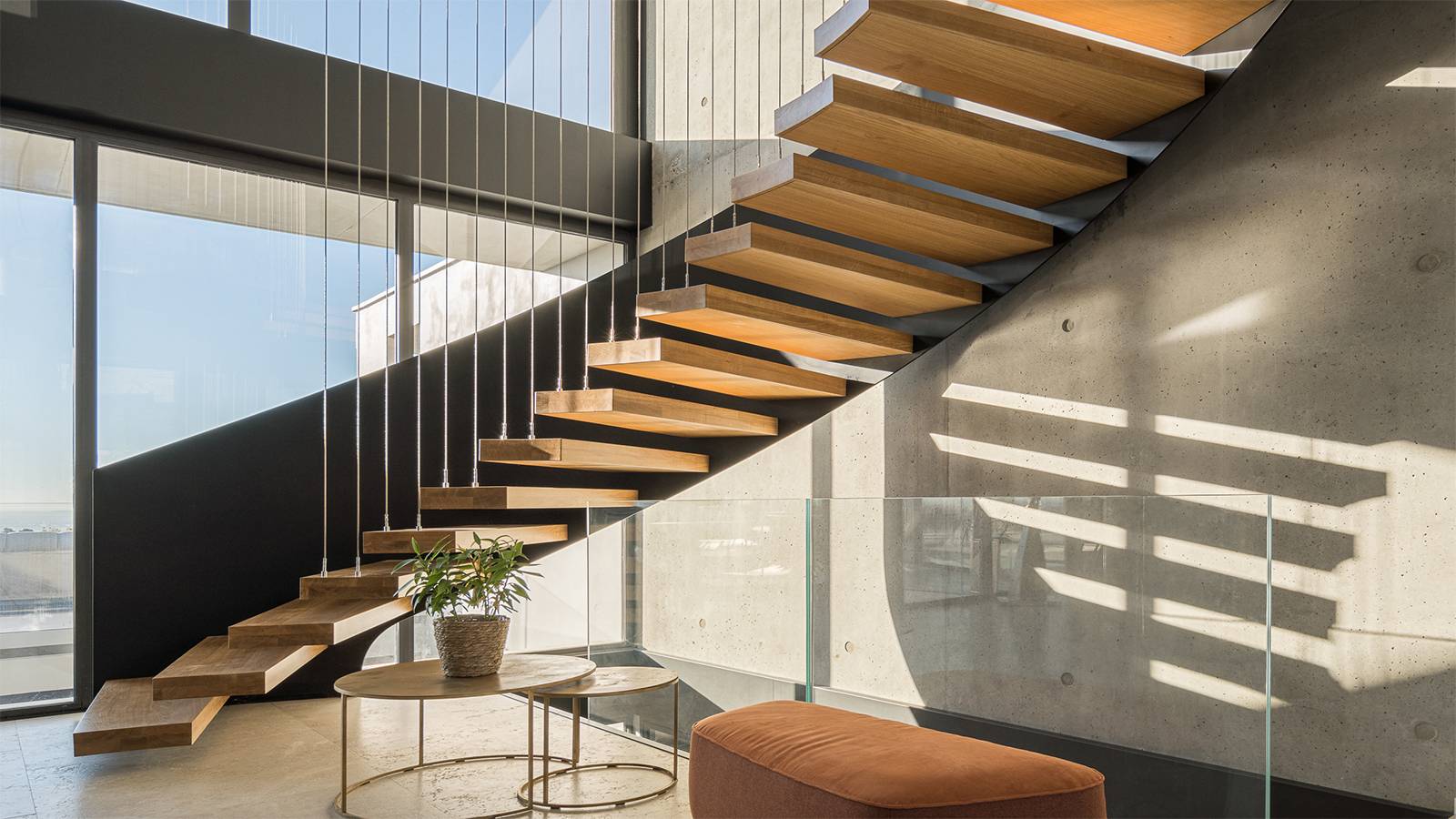 escalier design maison moderne Cannes