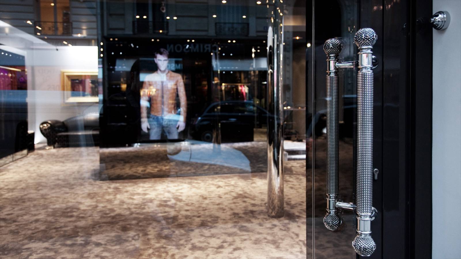 La boutique Couture GARBIS DEVAR  au cœur du triangle d’or, à Paris 8ème.