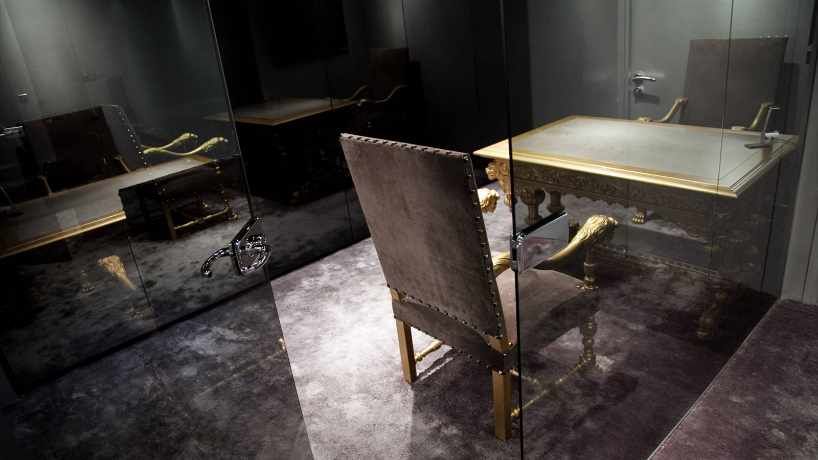 La boutique Couture GARBIS DEVAR  au cœur du triangle d’or, à Paris 8ème.
