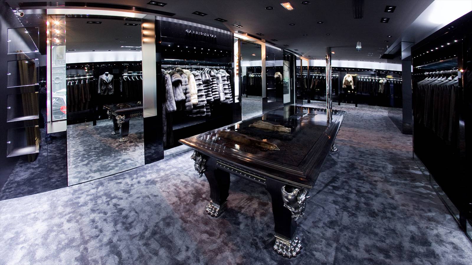 Décoration intérieure boutique Couture GARBIS DEVAR  au cœur du triangle d’or, à Paris 8ème.