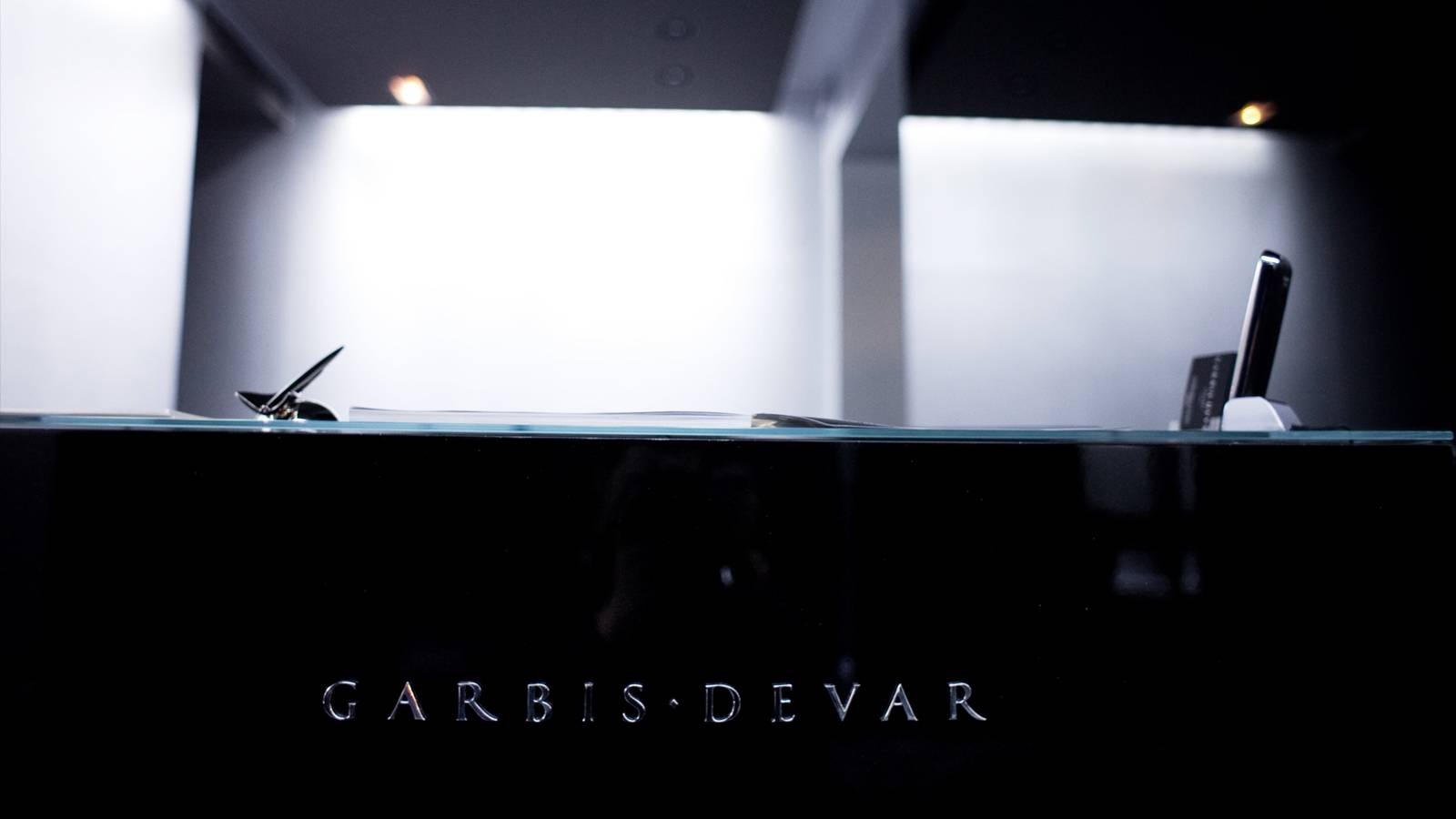 La boutique Couture GARBIS DEVAR  au cœur du triangle d’or, à Paris 8ème.